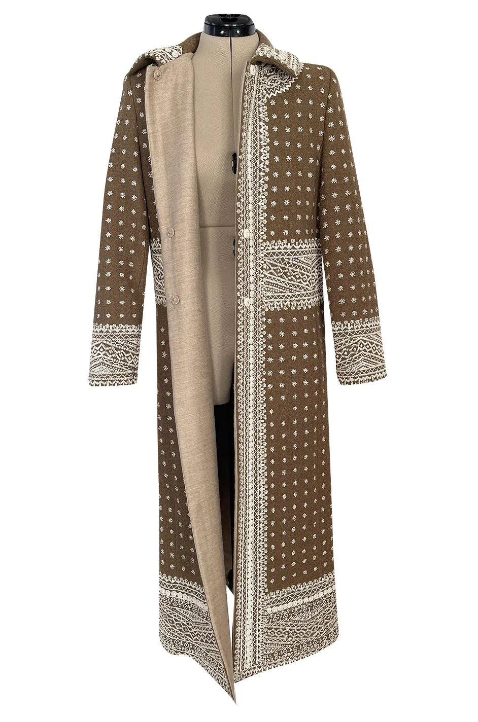 Stunning Fall 2002 Oscar de la Renta Wool & Cashmere Beaded & Embroidered Runway Coat